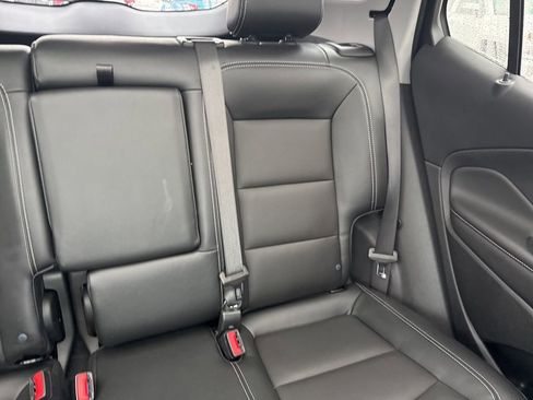 Used 2023 GMC Terrain SLT w/ Infotainment Package II image 16