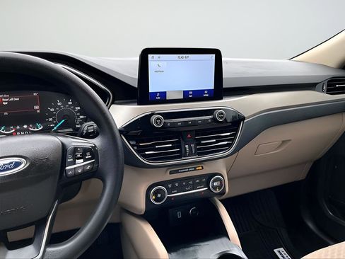 Used 2020 Ford Escape SE image 16