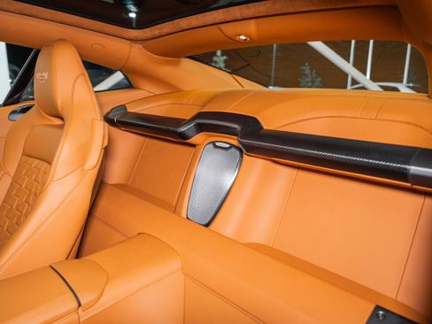 Used 2025 Aston Martin Vanquish image 14