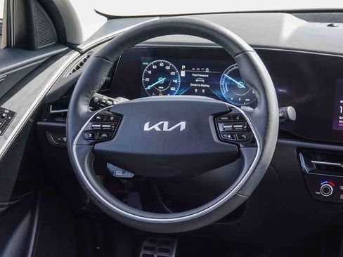 Certified 2023 Kia Niro Wave image 14