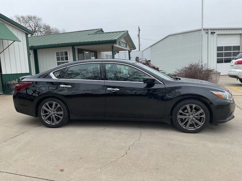 Used 2018 Nissan Altima 2.5 SR w/ SR Special Edition image 2