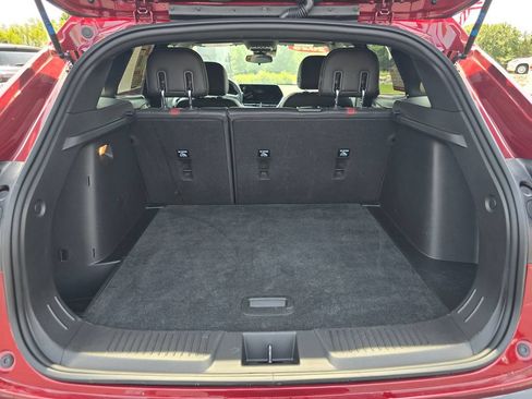 Used 2025 Chevrolet Trax RS w/ Sunroof Package FWD image 13