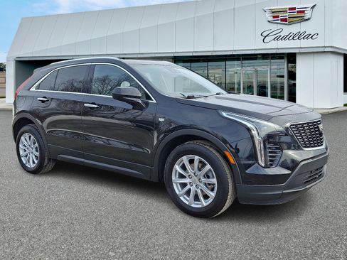 Certified 2023 Cadillac XT4 Luxury w/ Cold Weather Package image 7