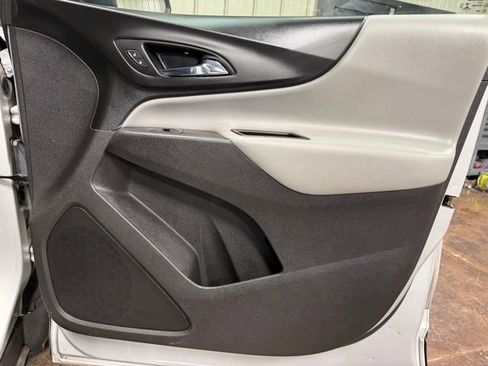 Used 2022 Chevrolet Equinox LS w/ LS Convenience Package image 24