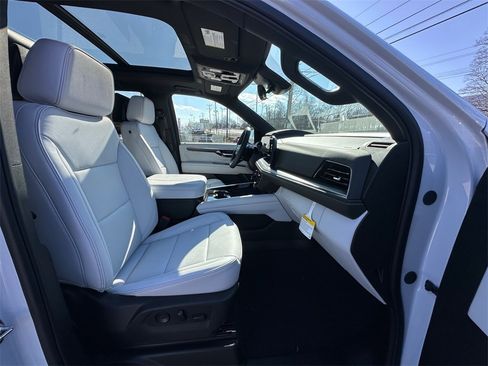 New 2026 Chevrolet Suburban Premier image 26