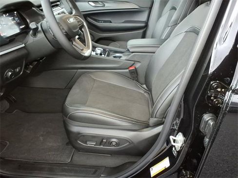 New 2025 Jeep Grand Cherokee L Altitude image 11