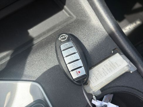 Used 2025 Nissan Altima 2.5 SV FWD image 24