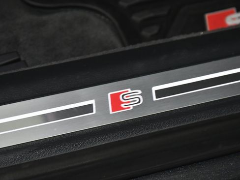 Used 2023 Audi S8 image 21