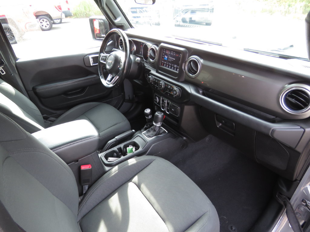 Used 2020 Jeep Wrangler Unlimited Sahara w/ Cold Weather Group AWD/4WD image 13