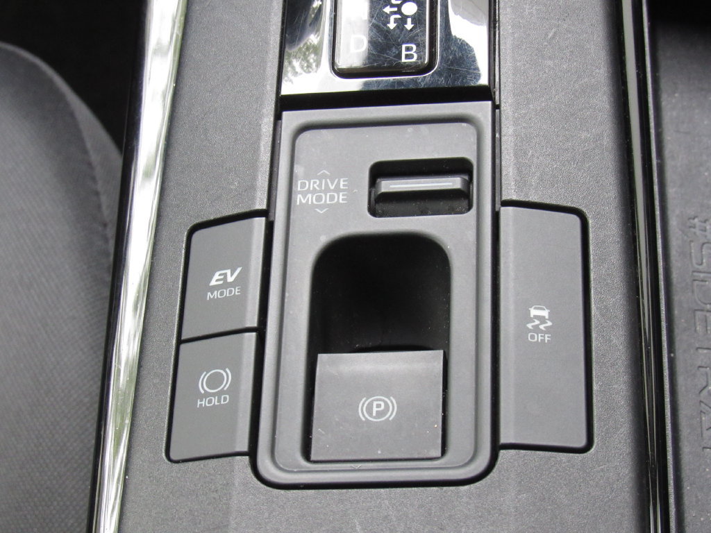 Certified 2025 Toyota Prius LE FWD image 27