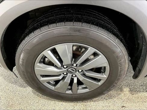 Used 2024 Nissan Pathfinder SV w/ SV Premium Package AWD/4WD image 36