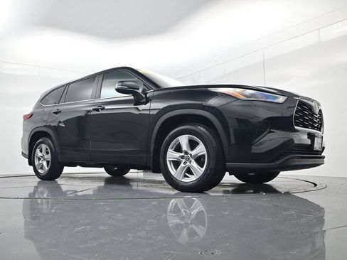 Used 2023 Toyota Highlander L FWD image 46