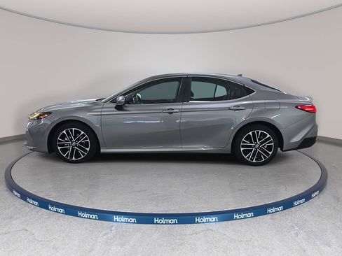 Used 2025 Toyota Camry XLE image 11