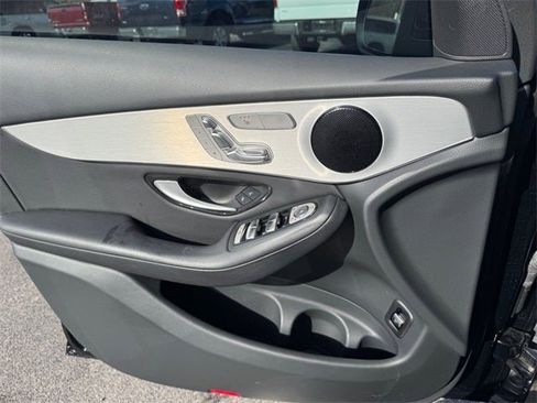 Used 2022 Mercedes-Benz GLC 300 4MATIC image 17