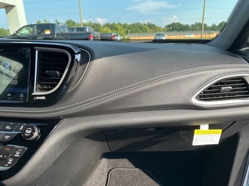 New 2026 Chrysler Pacifica Select image 50