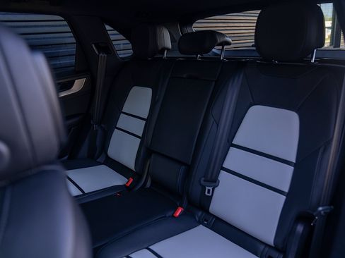 Certified 2025 Porsche Cayenne E-Hybrid AWD/4WD image 21