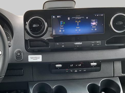 New 2025 Mercedes-Benz Sprinter 2500 image 9