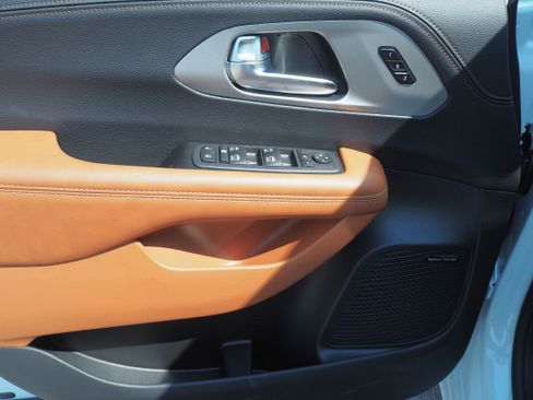 New 2026 Chrysler Pacifica Pinnacle image 29