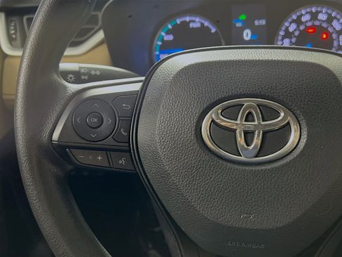 Used 2022 Toyota RAV4 XLE image 19