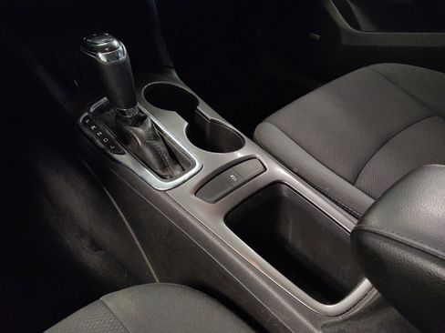 Used 2017 Chevrolet Cruze LT w/ Sun And Sound Package FWD image 26