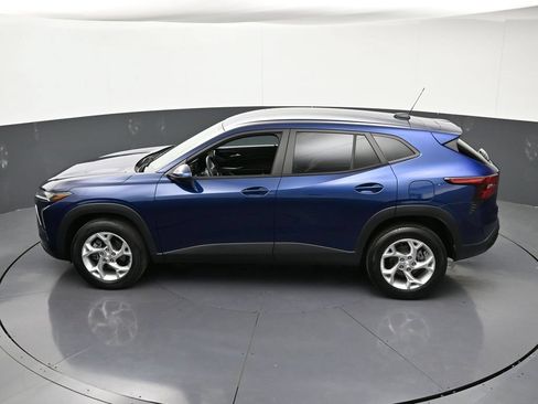 Used 2024 Chevrolet Trax LS w/ LS Convenience Package FWD image 17