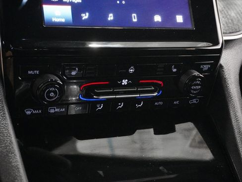 Certified 2024 Jeep Grand Cherokee Altitude image 24