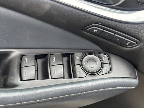 Used 2022 Buick Enclave Premium image 6