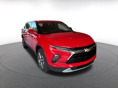Used 2026 Chevrolet Blazer LT FWD image 3