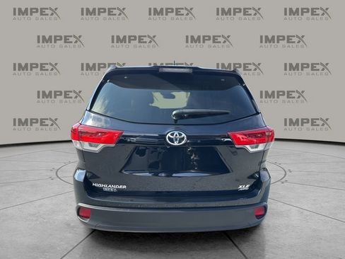 Used 2018 Toyota Highlander XLE image 4