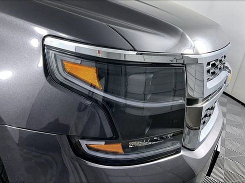 Used 2018 Chevrolet Suburban LS w/ Enhanced Driver Alert Package RWD image 29