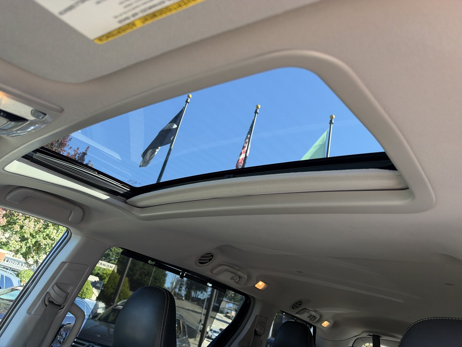 Used 2014 Toyota Sienna SE FWD image 15