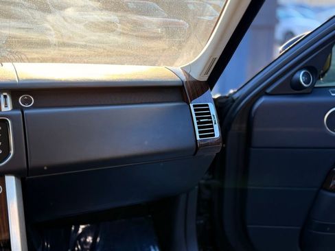 Used 2016 Land Rover Range Rover HSE image 17