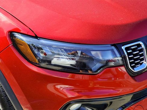 Used 2025 Jeep Compass Limited image 3