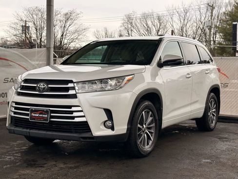 Used 2018 Toyota Highlander XLE image 3