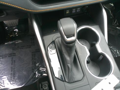 Used 2023 Toyota Highlander Bronze Edition image 27