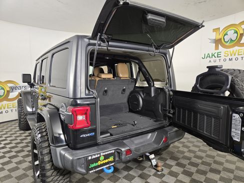 Used 2022 Jeep Wrangler Unlimited Sahara w/ Safety Group AWD/4WD image 31