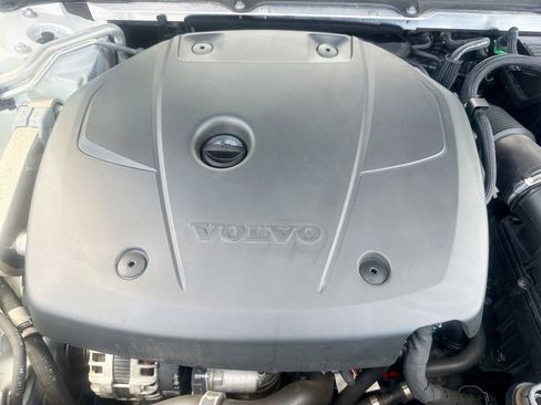 Used 2019 Volvo S90 T5 Momentum FWD image 34