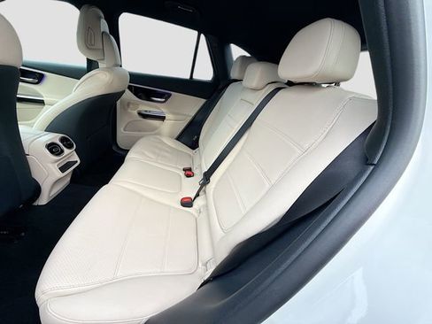 Used 2025 Mercedes-Benz GLC 300 GLC 300 image 25