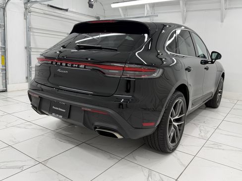 Certified 2025 Porsche Macan image 12