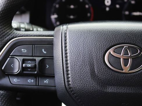 Used 2025 Toyota Tacoma TRD Sport AWD/4WD image 33