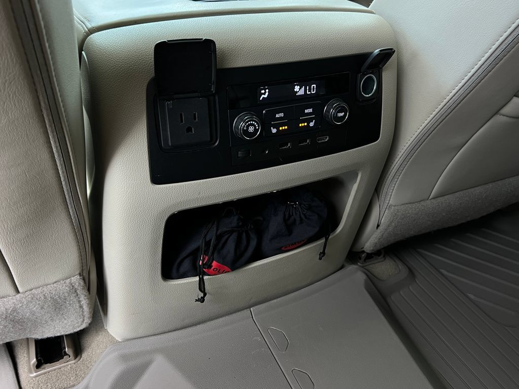 Used 2020 GMC Yukon Denali w/ Denali Ultimate Package RWD image 18