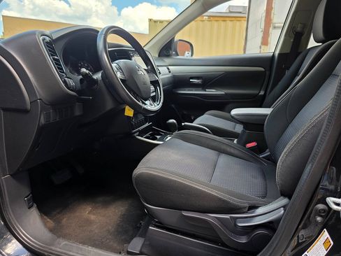 Used 2017 Mitsubishi Outlander ES AWD/4WD image 11
