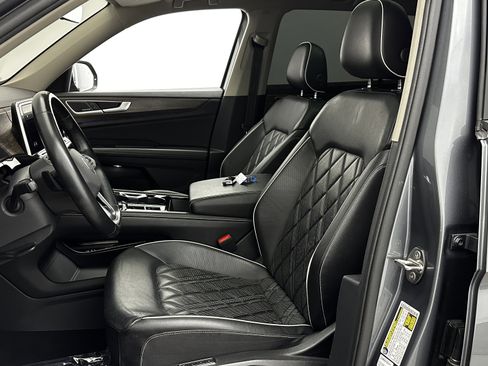 Used 2024 Volkswagen Atlas SEL Premium R-Line image 14