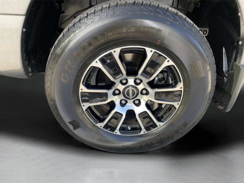 Used 2024 Nissan Titan SV w/ SV Convenience Package image 13