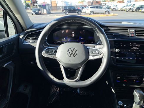 Used 2024 Volkswagen Tiguan SE FWD image 22
