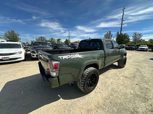 Used 2021 Toyota Tacoma TRD Sport w/ TRD Premium Sport Package AWD/4WD image 4