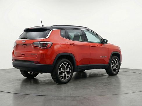 Used 2025 Jeep Compass Limited AWD/4WD image 9