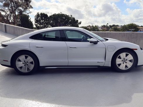 Certified 2022 Porsche Taycan image 8