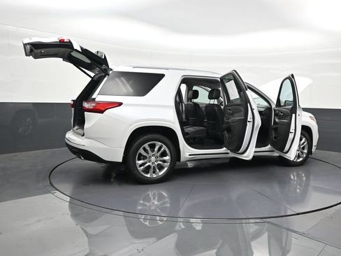 Used 2021 Chevrolet Traverse High Country FWD image 32