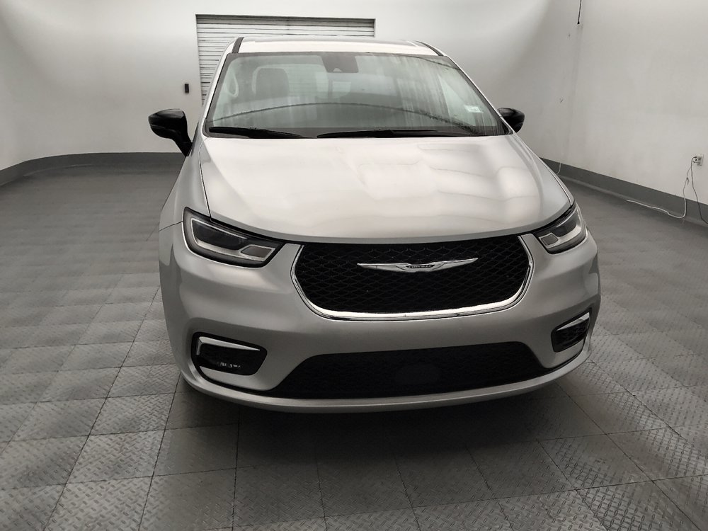 Used 2024 Chrysler Pacifica Touring-L FWD image 14